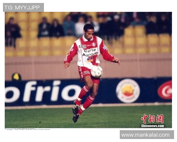 亨利足球明星经典瞬间回顾展现传奇球技与风采的精彩图片合集