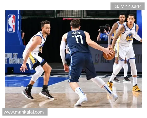 库里追逐的足球明星究竟是谁让球迷们热议不已